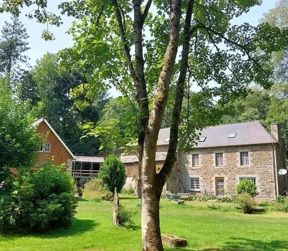 לינה וארוחת בוקר Goudelin Le Vieux Moulin צרפת